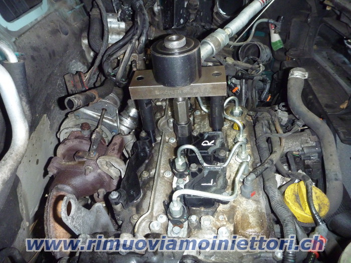 Rimuoviamo iniettori da
                Renault Trafic / Opel Vivaro / Nissan Primastar 2.0